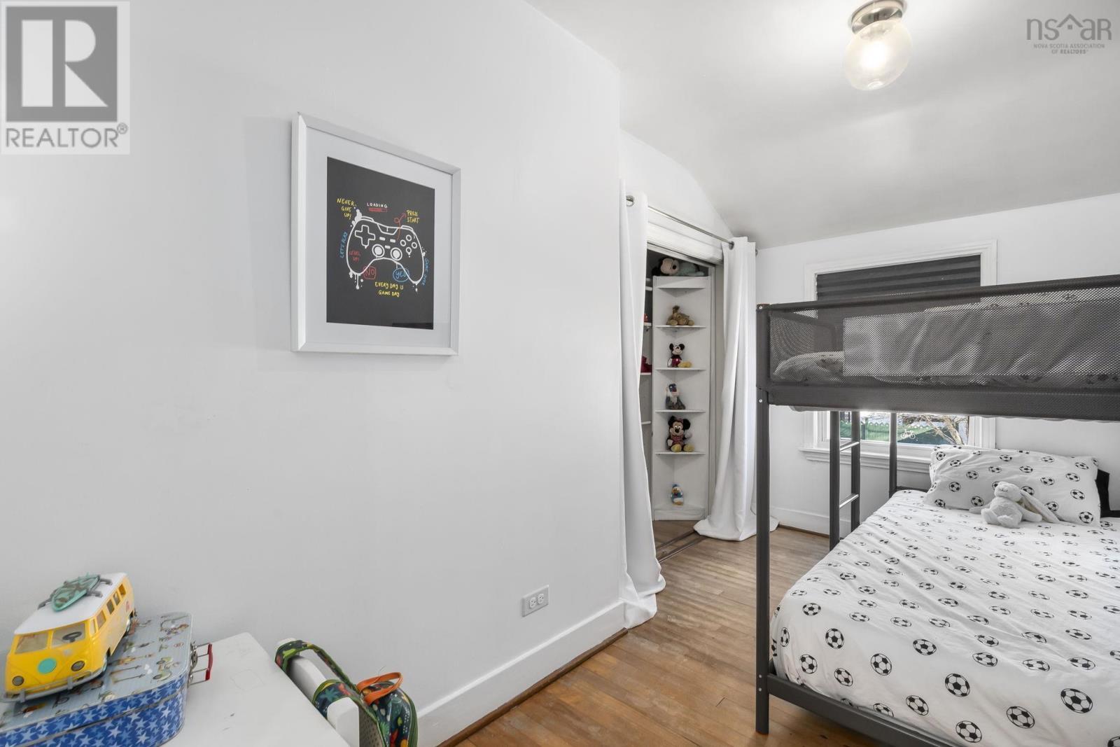 33 Pinehill Road, Dartmouth, NS - Indoor Photo Showing Bedroom