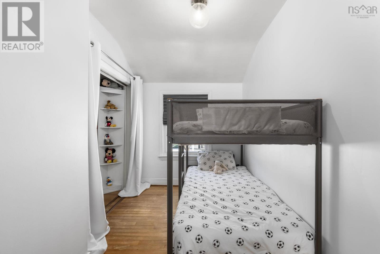 33 Pinehill Road, Dartmouth, NS - Indoor Photo Showing Bedroom