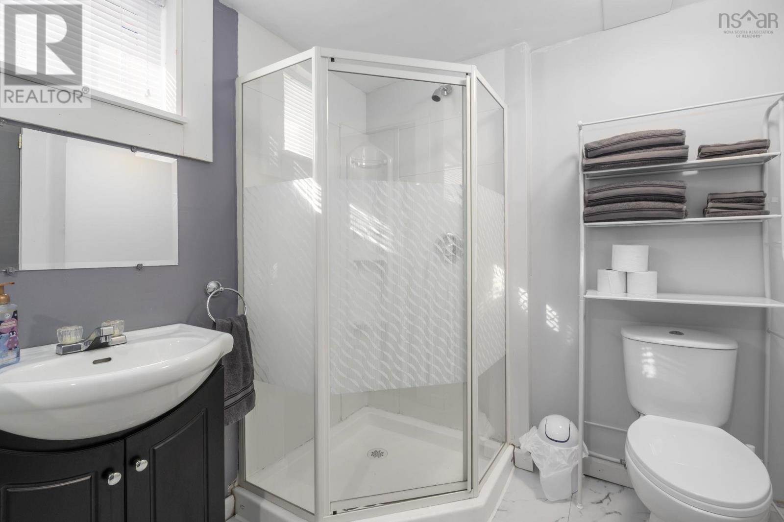33 Pinehill Road, Dartmouth, NS - Indoor Photo Showing Bathroom