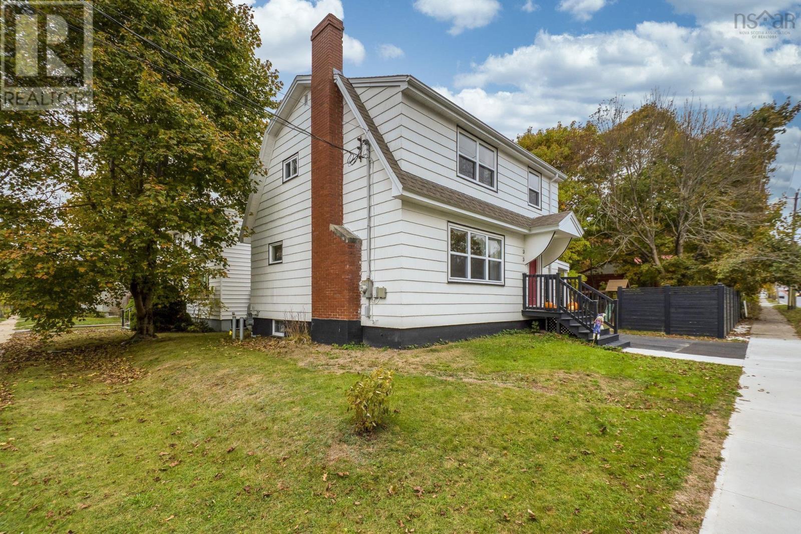 33 Pinehill Road, Dartmouth, NS - Outdoor