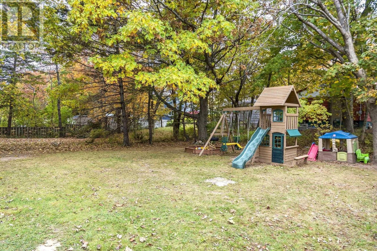 33 Pinehill Road, Dartmouth, NS - Outdoor