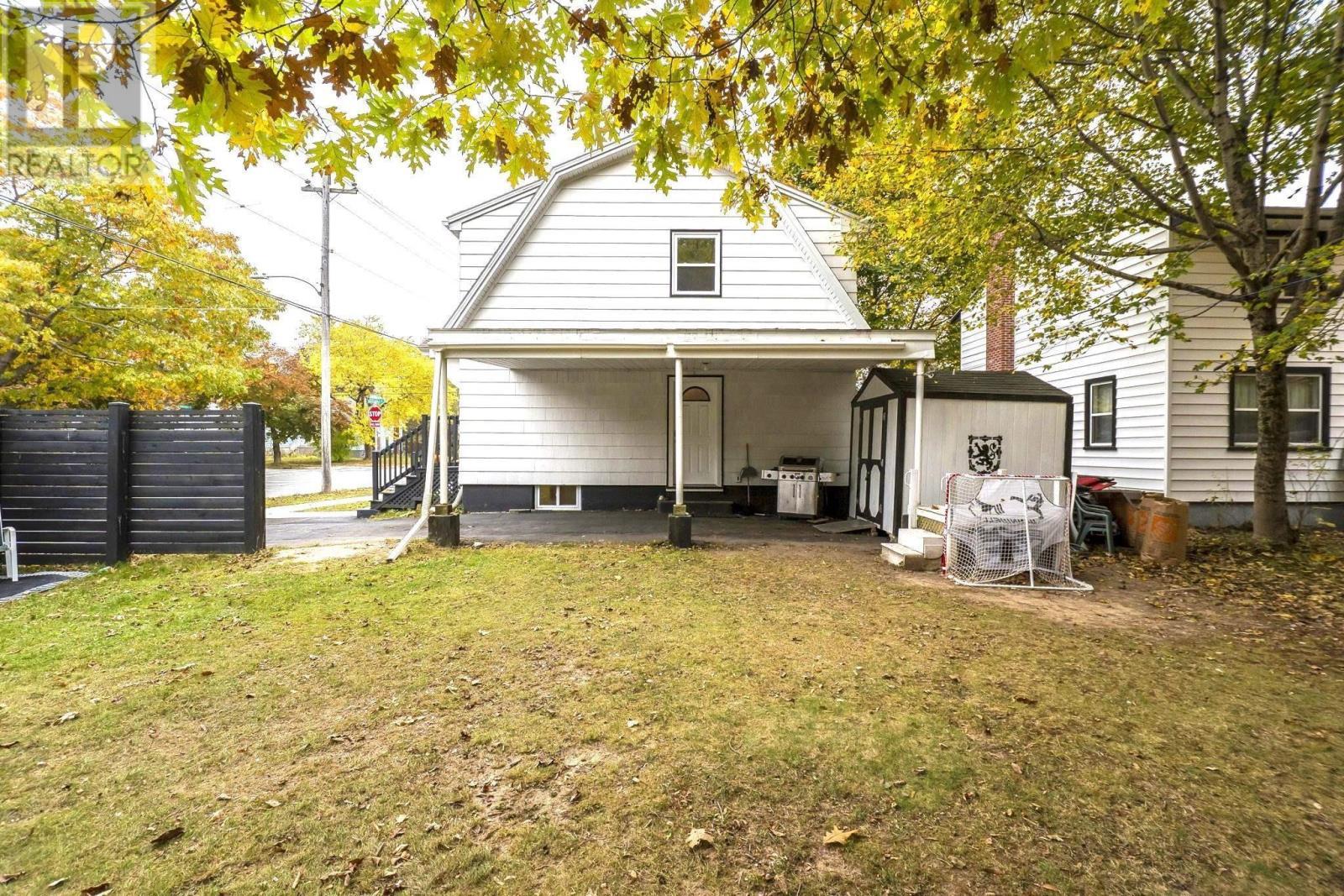 33 Pinehill Road, Dartmouth, NS - Outdoor