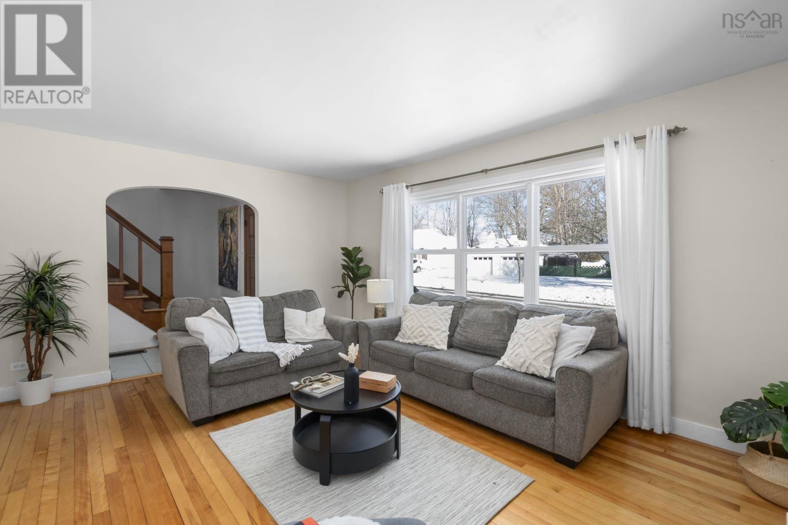 33 Pinehill Road, Dartmouth, NS - Indoor Photo Showing Living Room