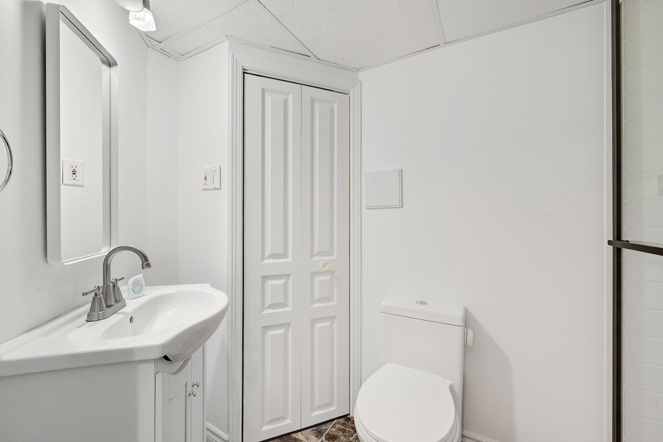 Salle de bains - 760 Rue Monty, Laval (Saint-François), QC - Indoor Photo Showing Bathroom