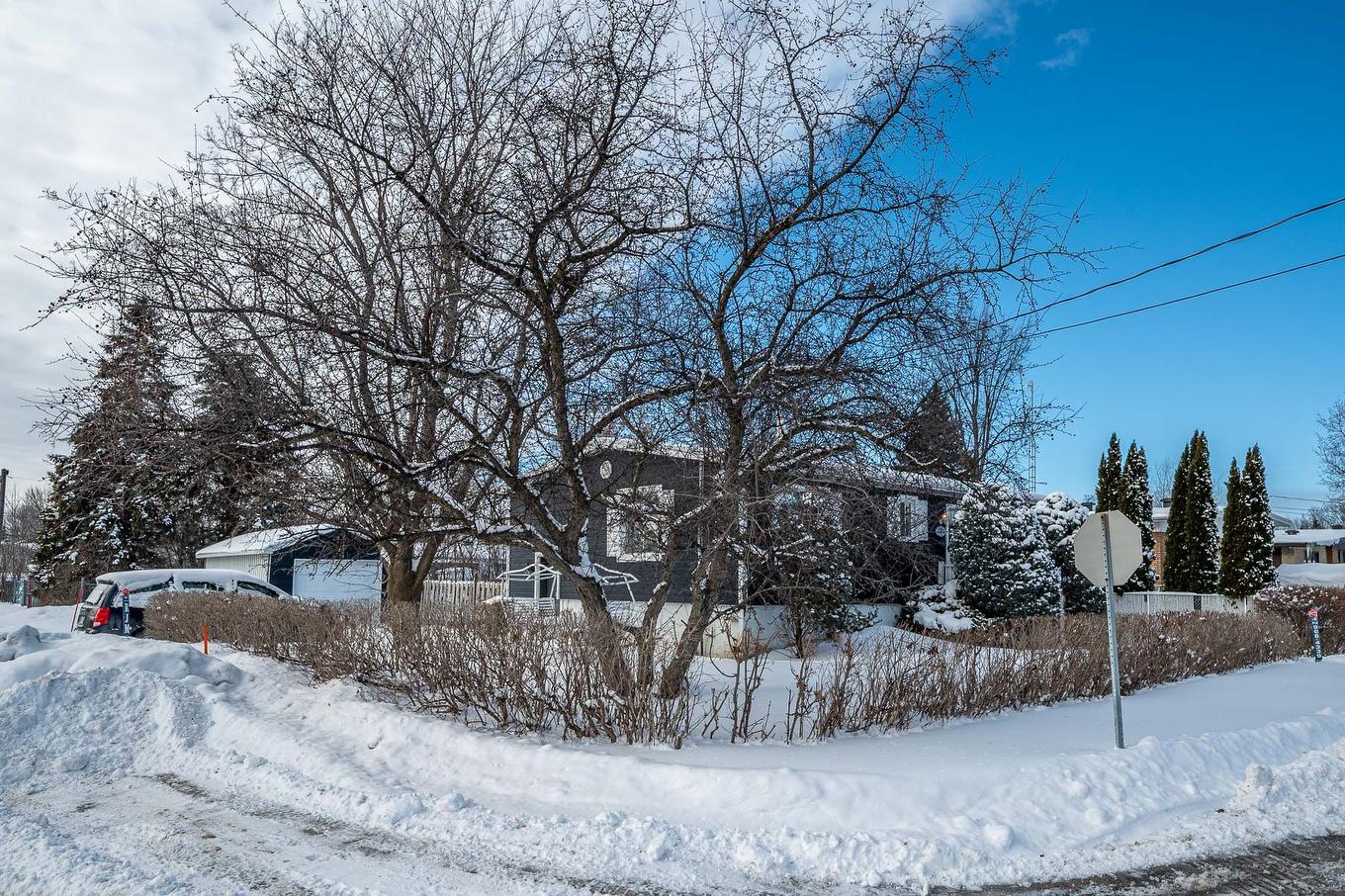 Garage - 760 Rue Monty, Laval (Saint-François), QC - Outdoor