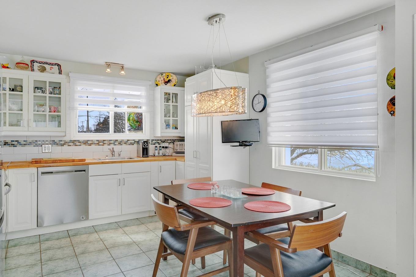 Cuisine - 760 Rue Monty, Laval (Saint-François), QC - Indoor Photo Showing Dining Room