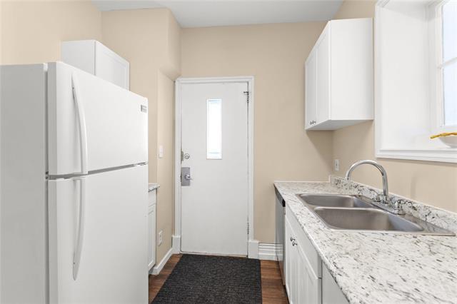 701 Valour Rd, Winnipeg, MB