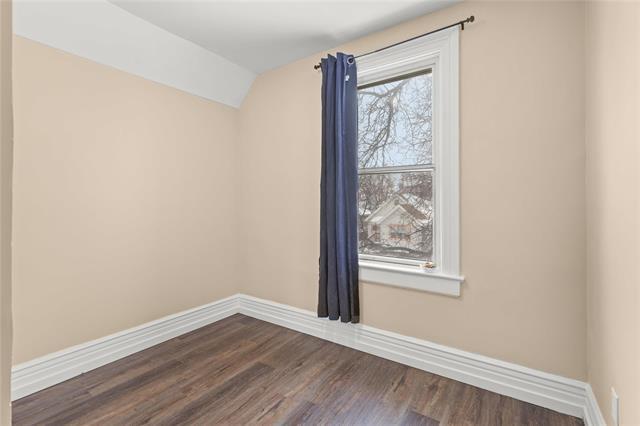 701 Valour Rd, Winnipeg, MB