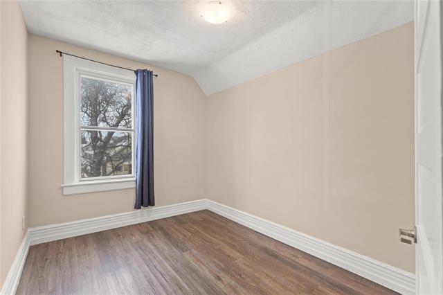 701 Valour Rd, Winnipeg, MB