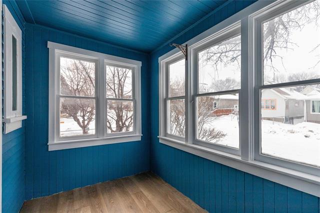 701 Valour Rd, Winnipeg, MB