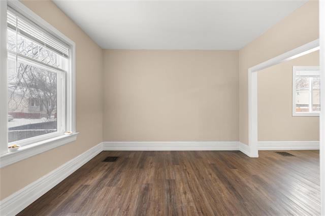 701 Valour Rd, Winnipeg, MB