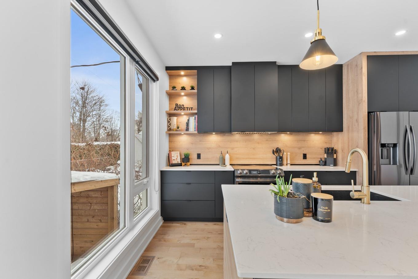 Cuisine - 2151 Rue Johanne, Terrebonne (Terrebonne), QC - Indoor Photo Showing Kitchen With Upgraded Kitchen