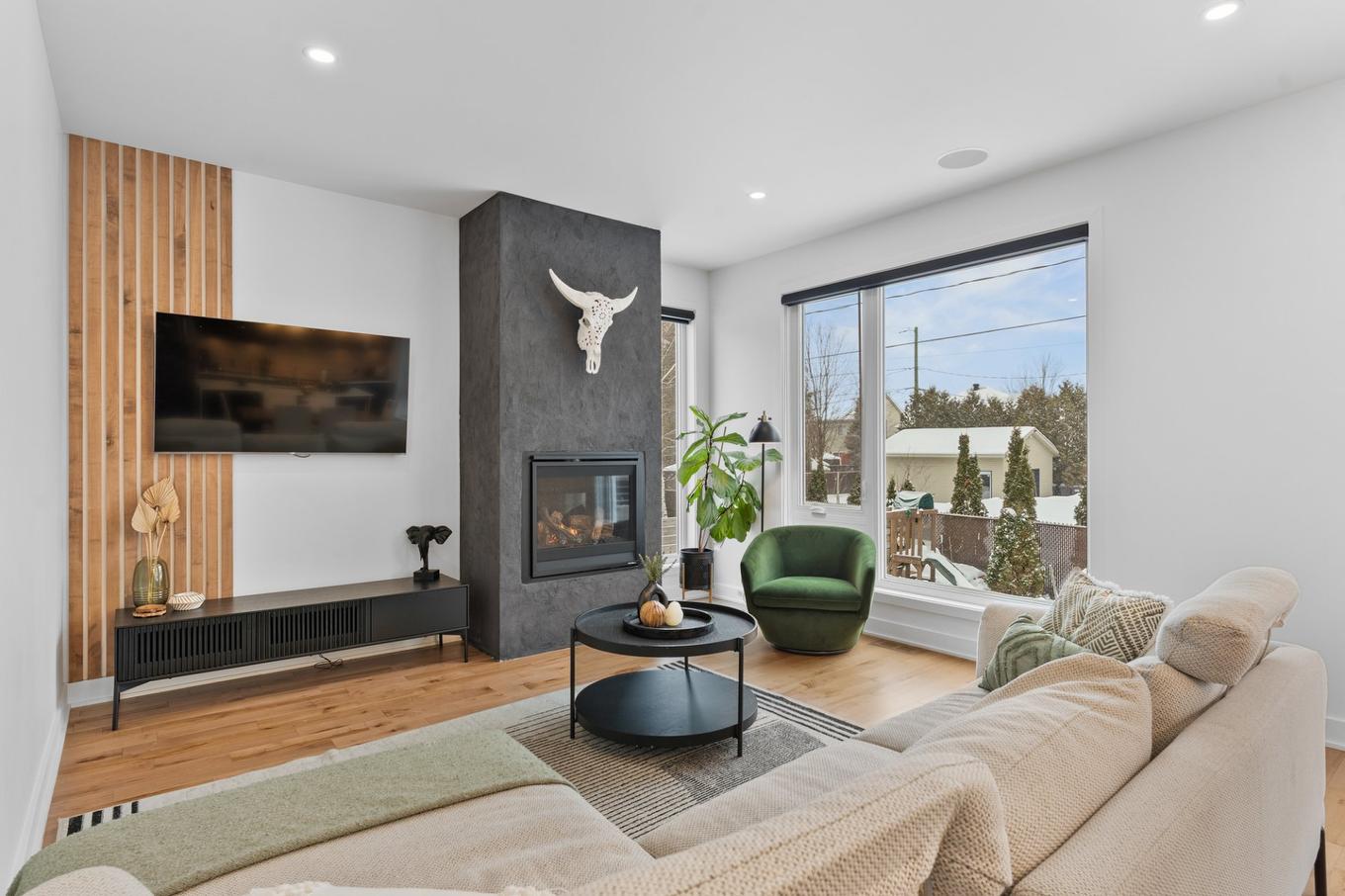 Salon - 2151 Rue Johanne, Terrebonne (Terrebonne), QC - Indoor Photo Showing Living Room With Fireplace