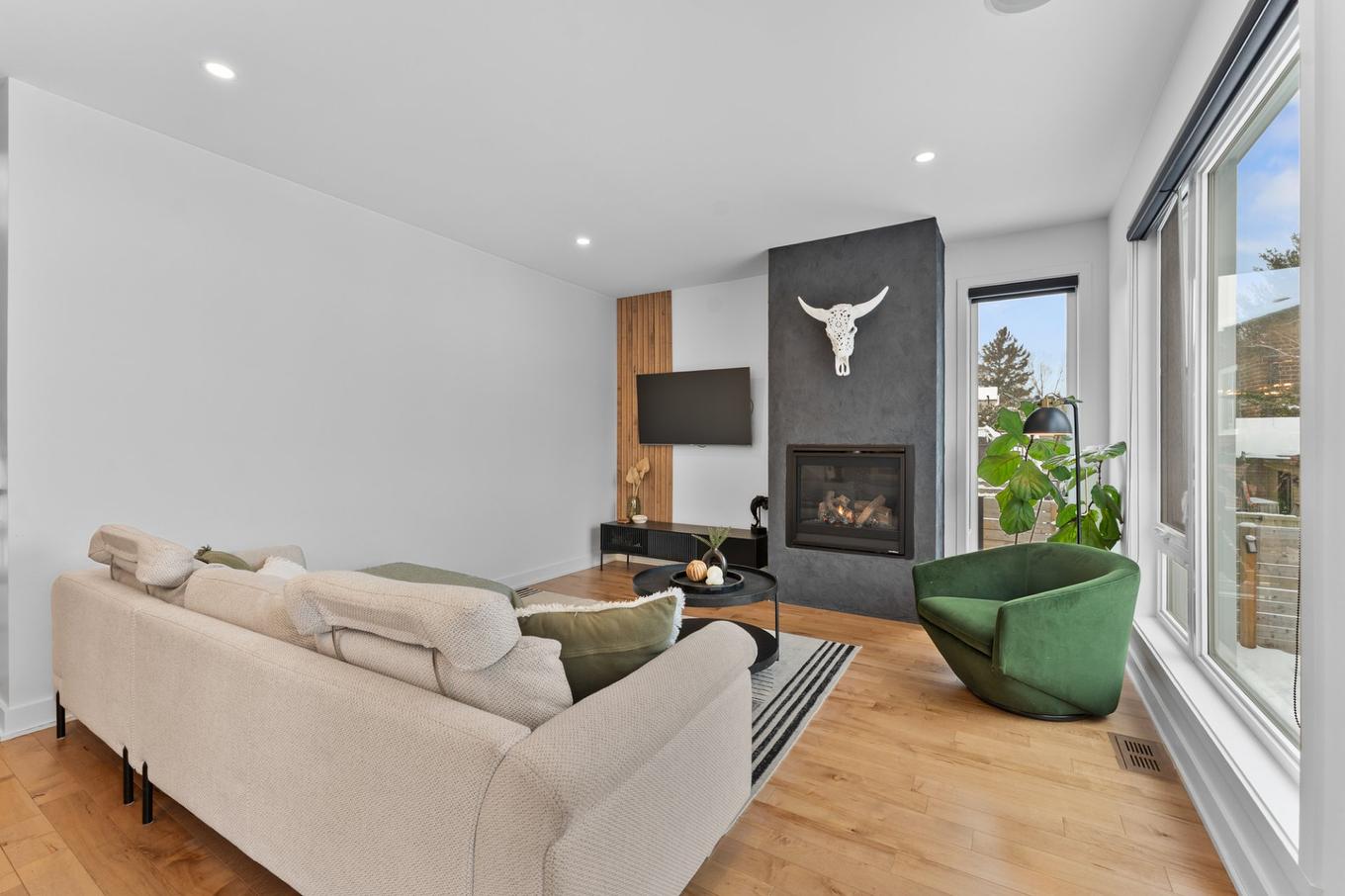 Salon - 2151 Rue Johanne, Terrebonne (Terrebonne), QC - Indoor Photo Showing Living Room With Fireplace
