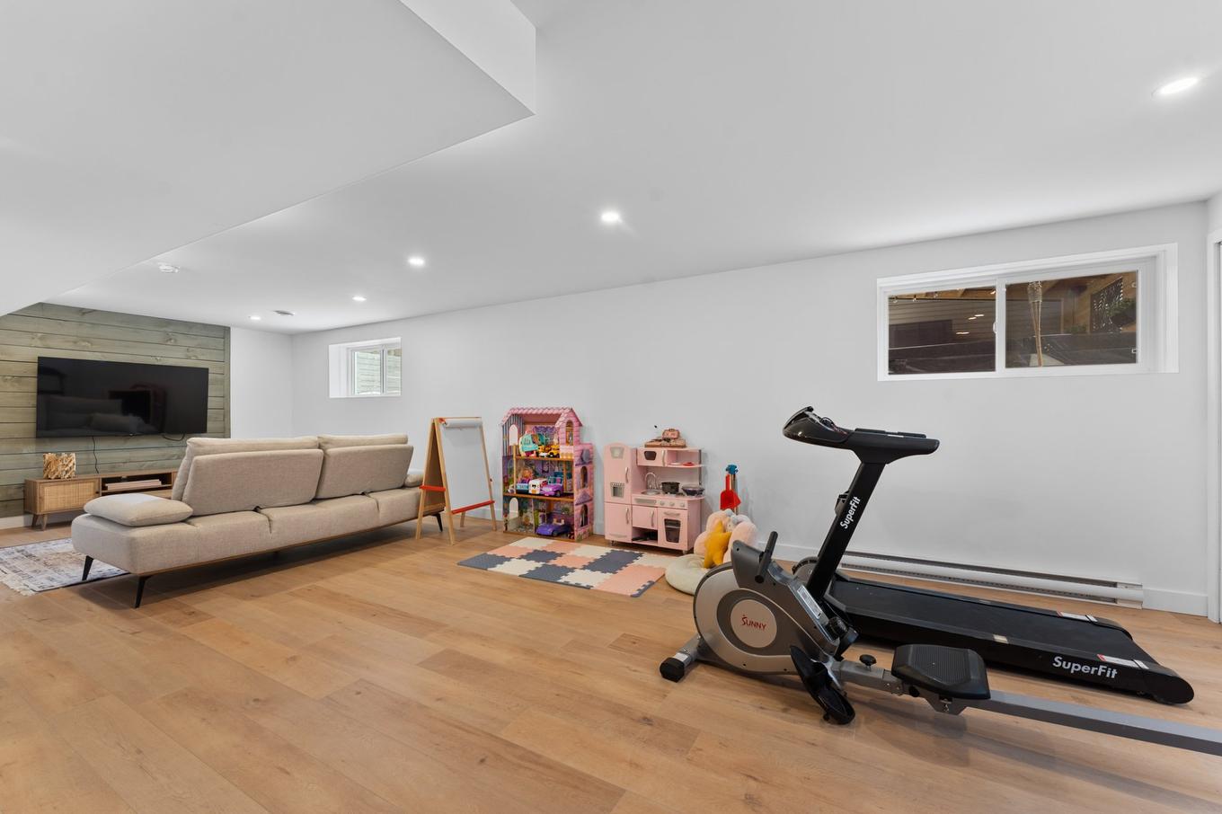 Salle familiale - 2151 Rue Johanne, Terrebonne (Terrebonne), QC - Indoor Photo Showing Gym Room