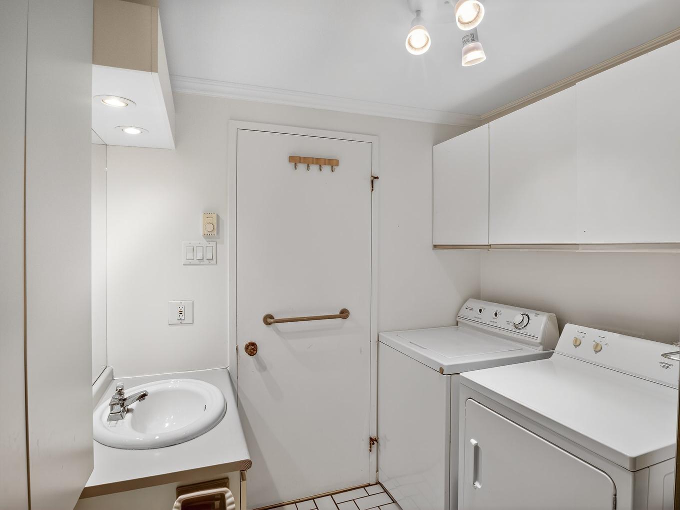 Salle de bains - 6-94 Boul. De Bromont, Bromont, QC - Indoor Photo Showing Laundry Room