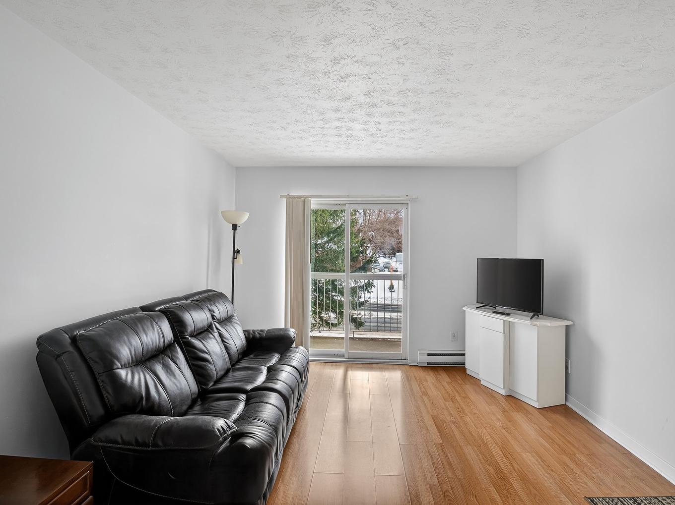 Salon - 6-94 Boul. De Bromont, Bromont, QC - Indoor Photo Showing Living Room