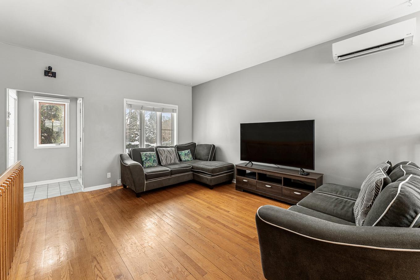 Salon - 170 Rue Balzac, Granby, QC - Indoor Photo Showing Living Room