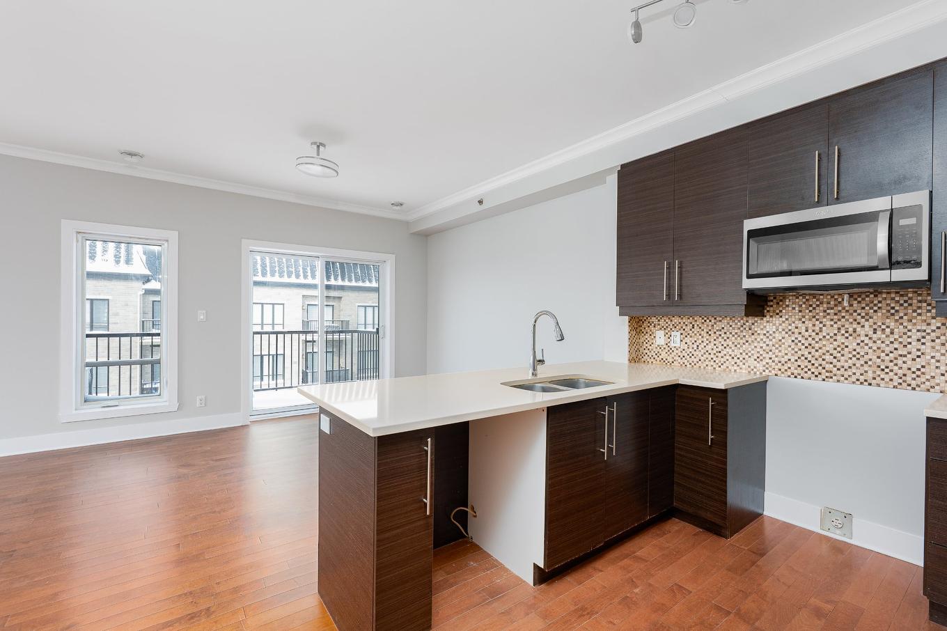 Kitchen - 405-2020 100E Avenue, Laval (Chomedey), QC - Indoor Photo Showing Kitchen With Double Sink