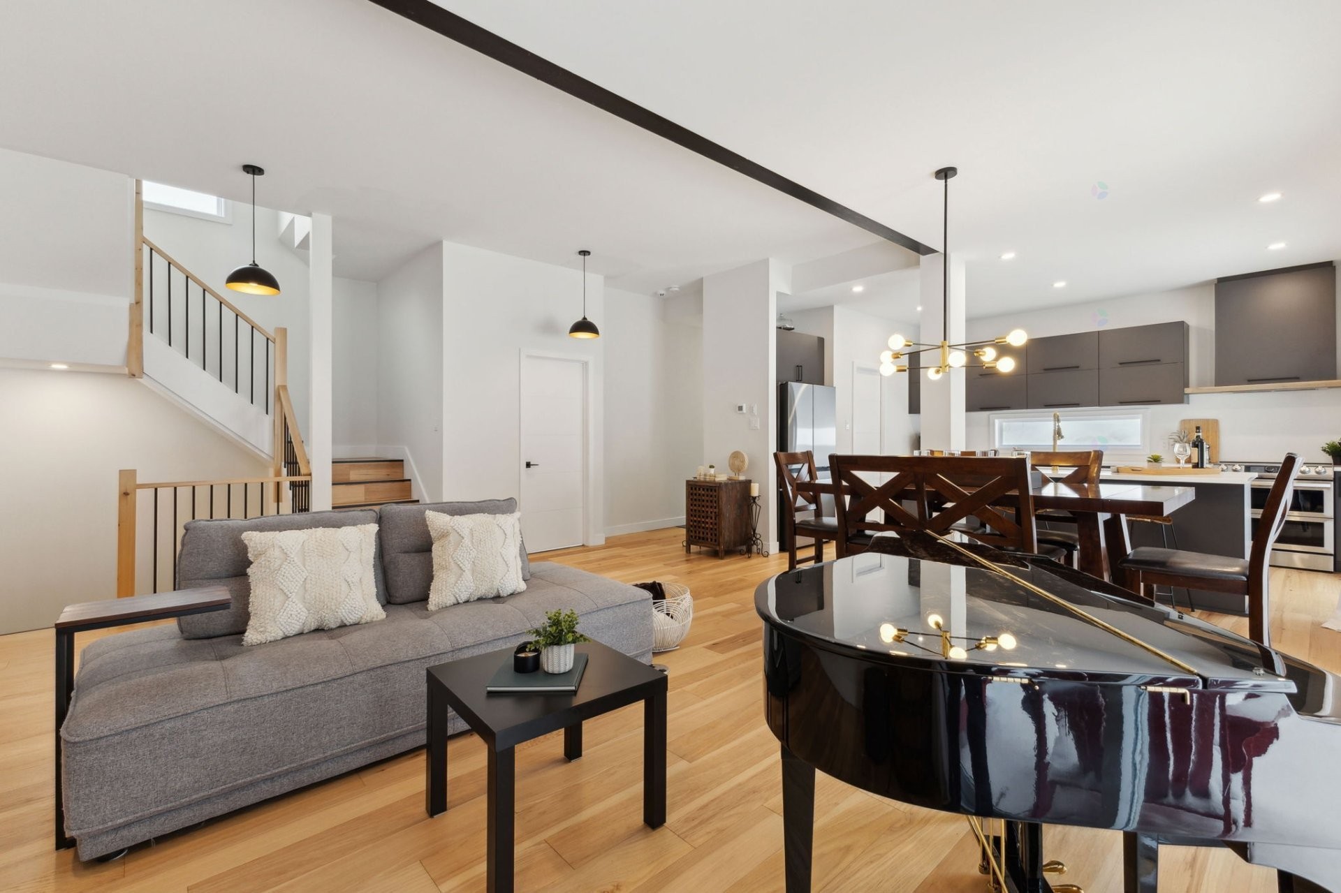 Salon - 68 Ch. Réthier, Val-Des-Monts, QC - Indoor Photo Showing Living Room
