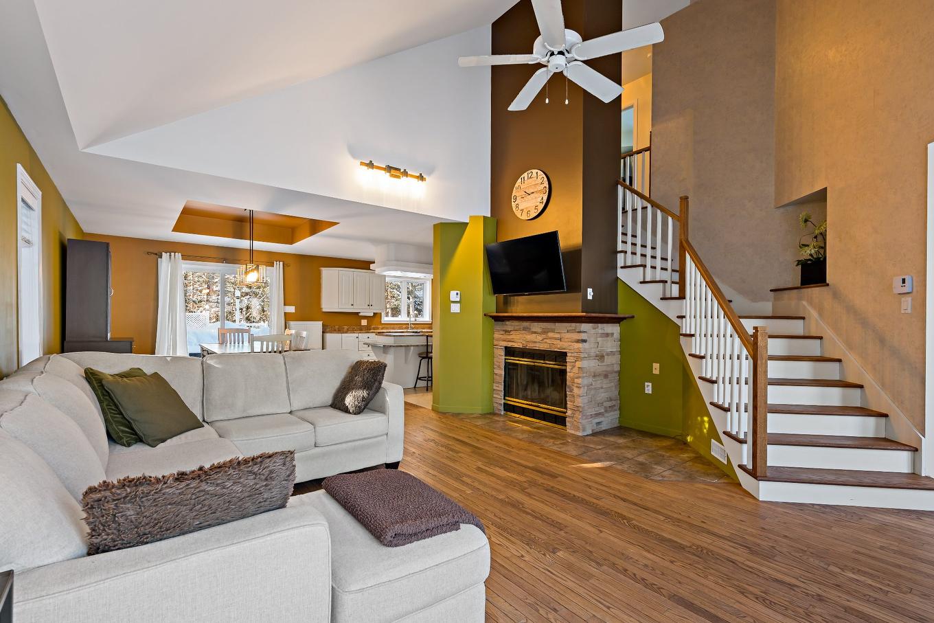 Salon - 945 Place Du Repos, Mont-Tremblant, QC - Indoor Photo Showing Living Room With Fireplace