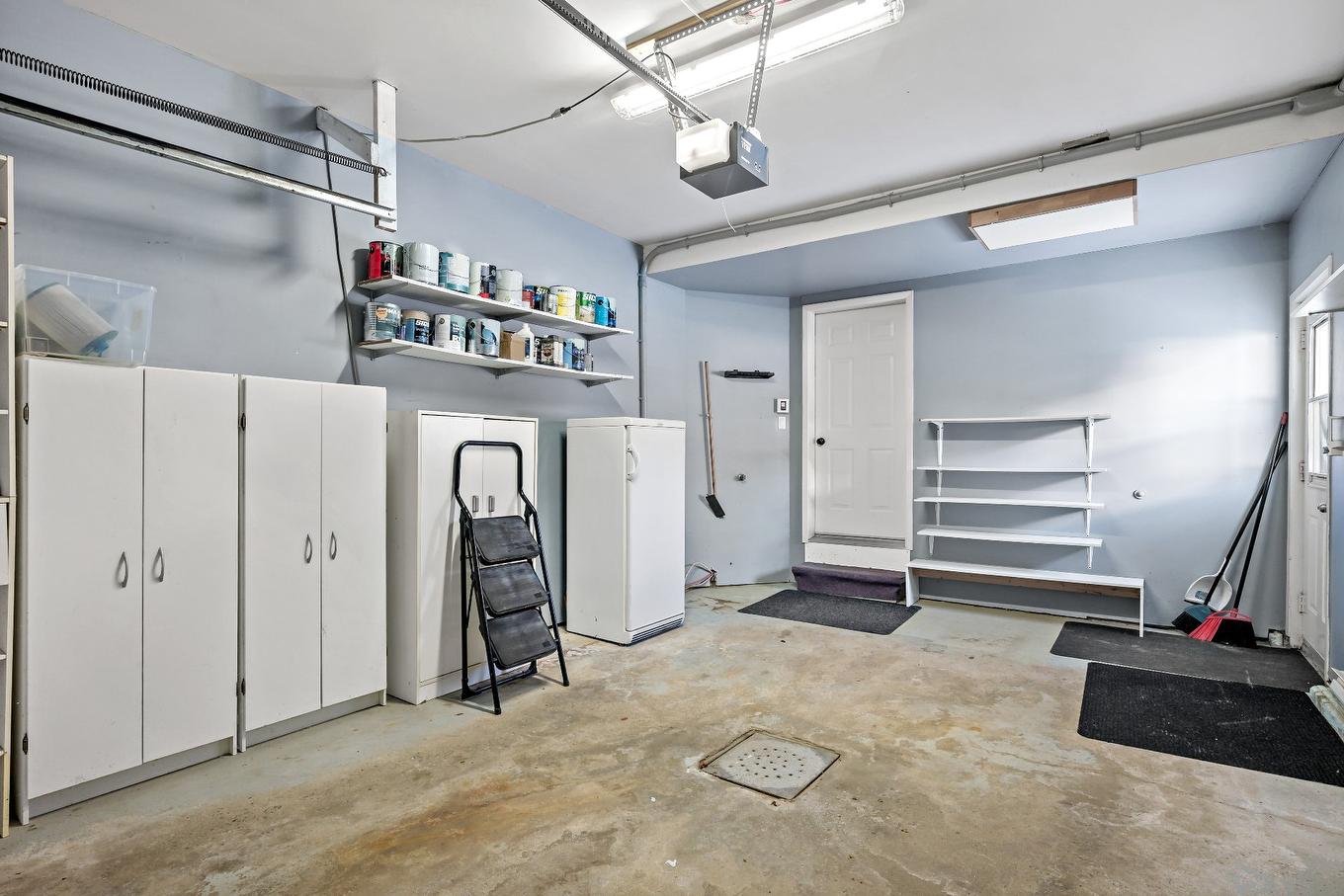 Garage - 945 Place Du Repos, Mont-Tremblant, QC - Indoor Photo Showing Garage