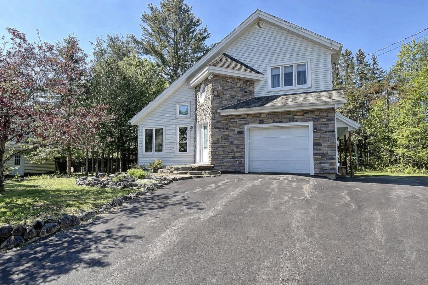 Façade - 945 Place Du Repos, Mont-Tremblant, QC - Outdoor