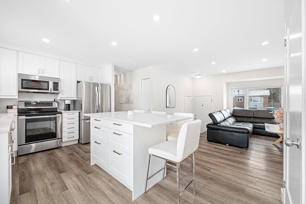 Kitchen - 586 Rue Louis-Cousineau, Gatineau (Aylmer), QC - Indoor Photo Showing Kitchen With Upgraded Kitchen