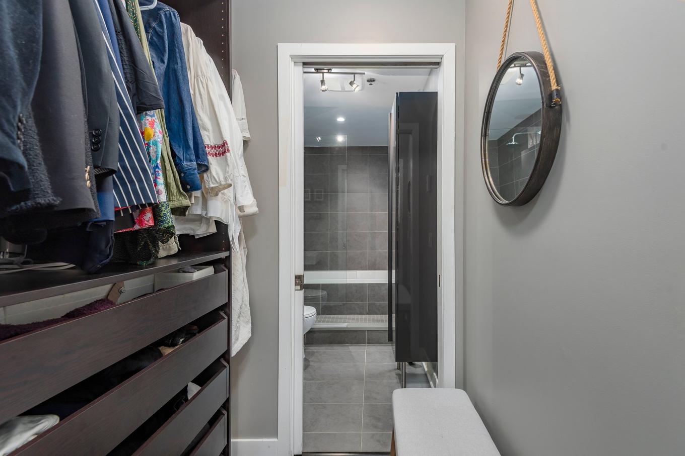 Walk-in closet - 412-377 Rue Des Seigneurs, Montréal (Le Sud-Ouest), QC - Indoor Photo Showing Other Room