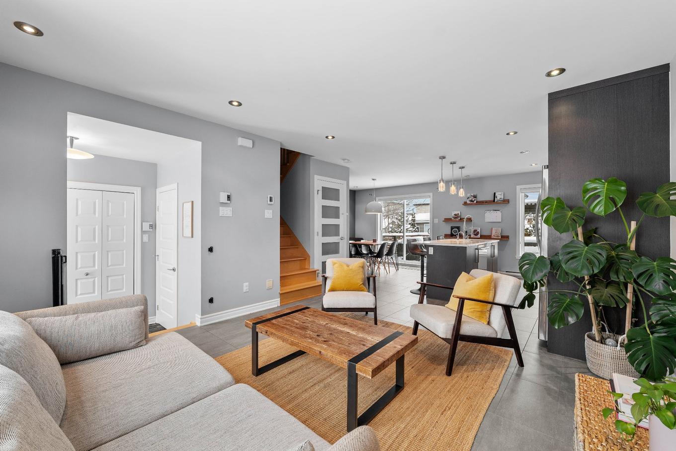 Vue d'ensemble - 1670 Rue Jean-Casgrain, Chambly, QC - Indoor Photo Showing Living Room