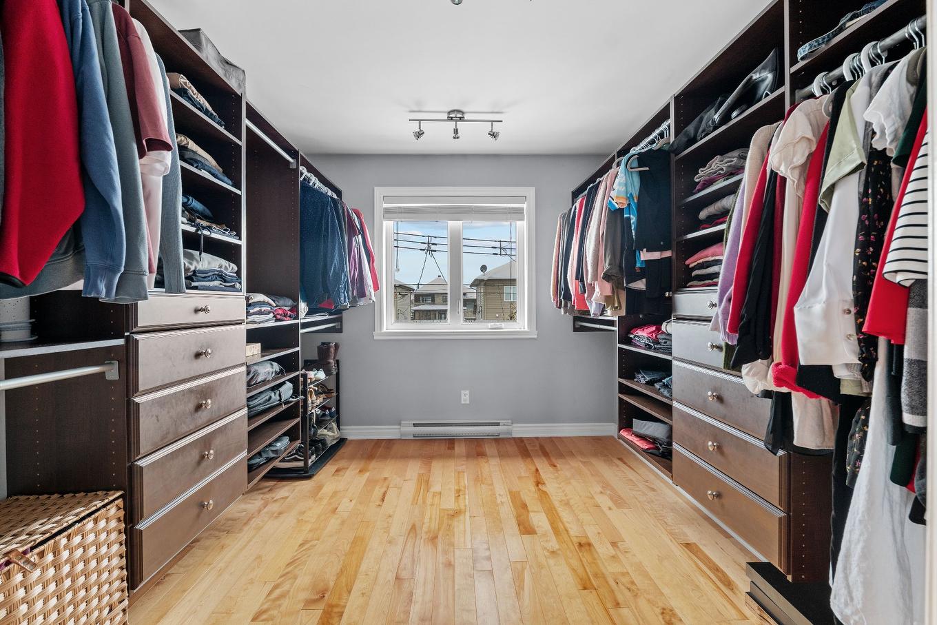 Penderie (Walk-in) - 1670 Rue Jean-Casgrain, Chambly, QC - Indoor With Storage