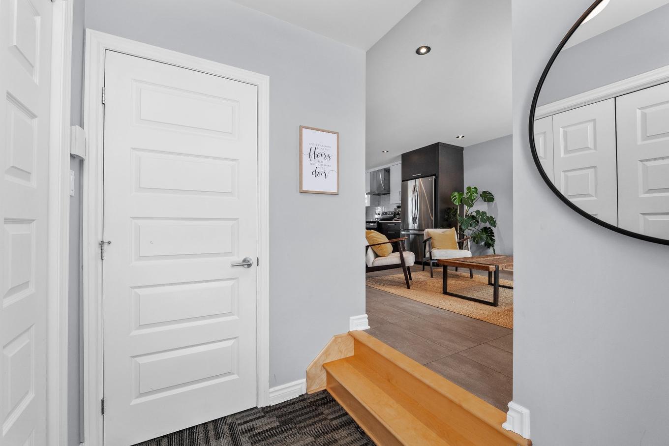 Hall d'entrée/Vestibule - 1670 Rue Jean-Casgrain, Chambly, QC - Indoor Photo Showing Other Room