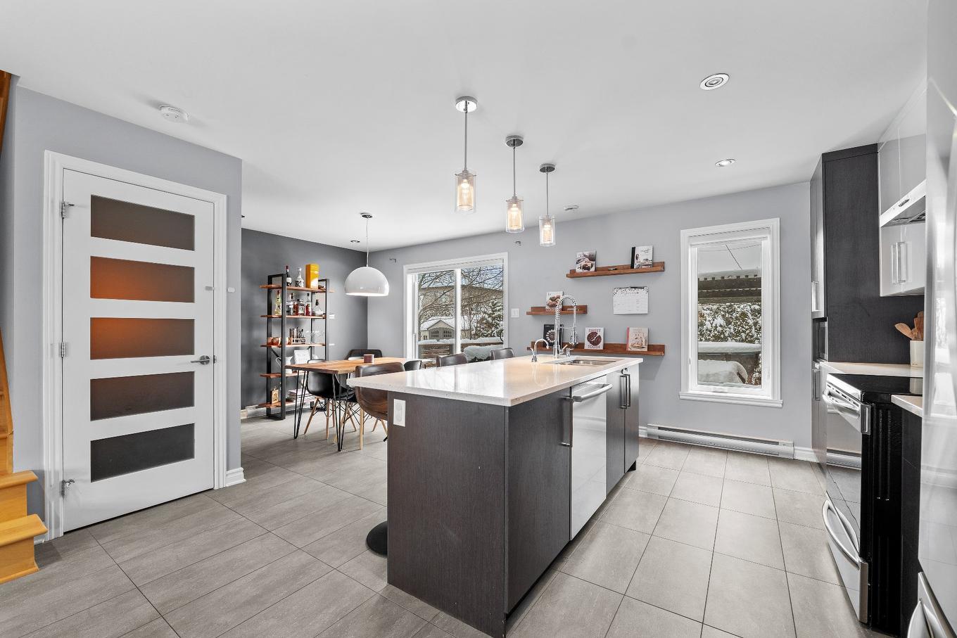 Cuisine - 1670 Rue Jean-Casgrain, Chambly, QC - Indoor Photo Showing Kitchen With Upgraded Kitchen