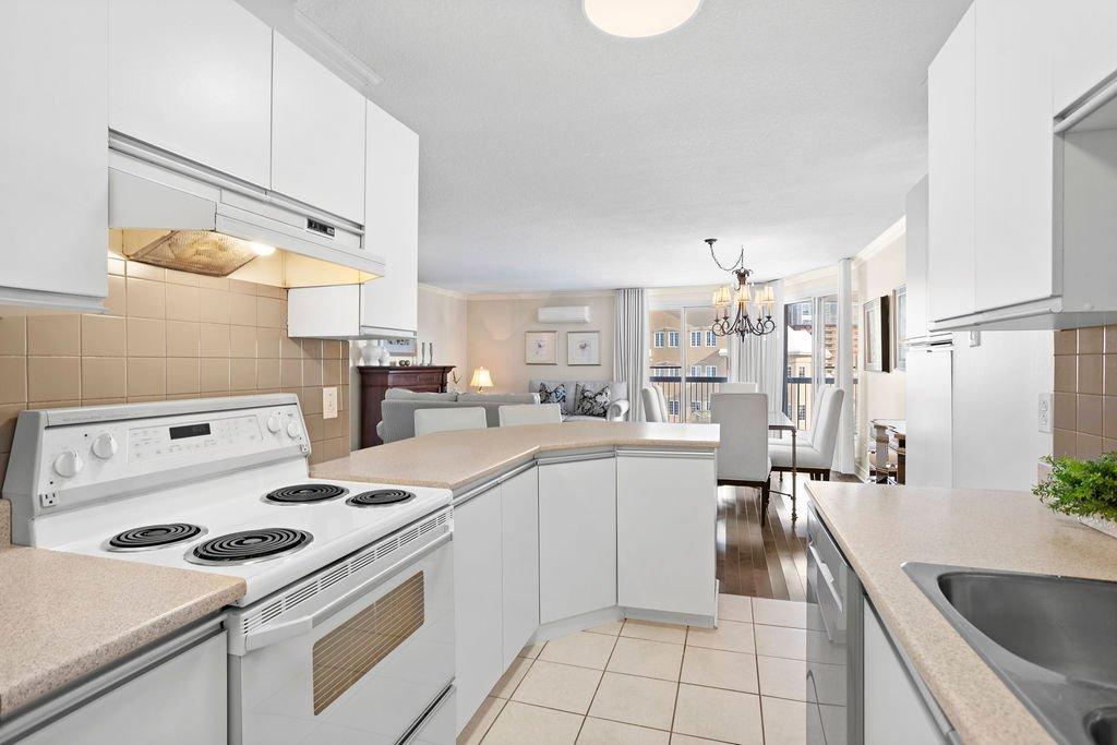 Kitchen - 506-4460 Ch. Des Cageux, Laval (Chomedey), QC - Indoor Photo Showing Kitchen