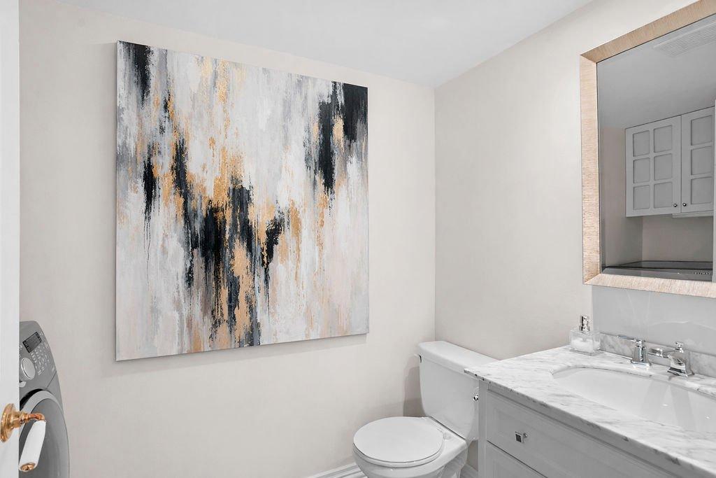 Powder room - 506-4460 Ch. Des Cageux, Laval (Chomedey), QC - Indoor Photo Showing Bathroom