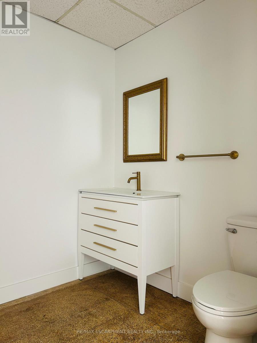 707 Barton Street E, Hamilton, ON