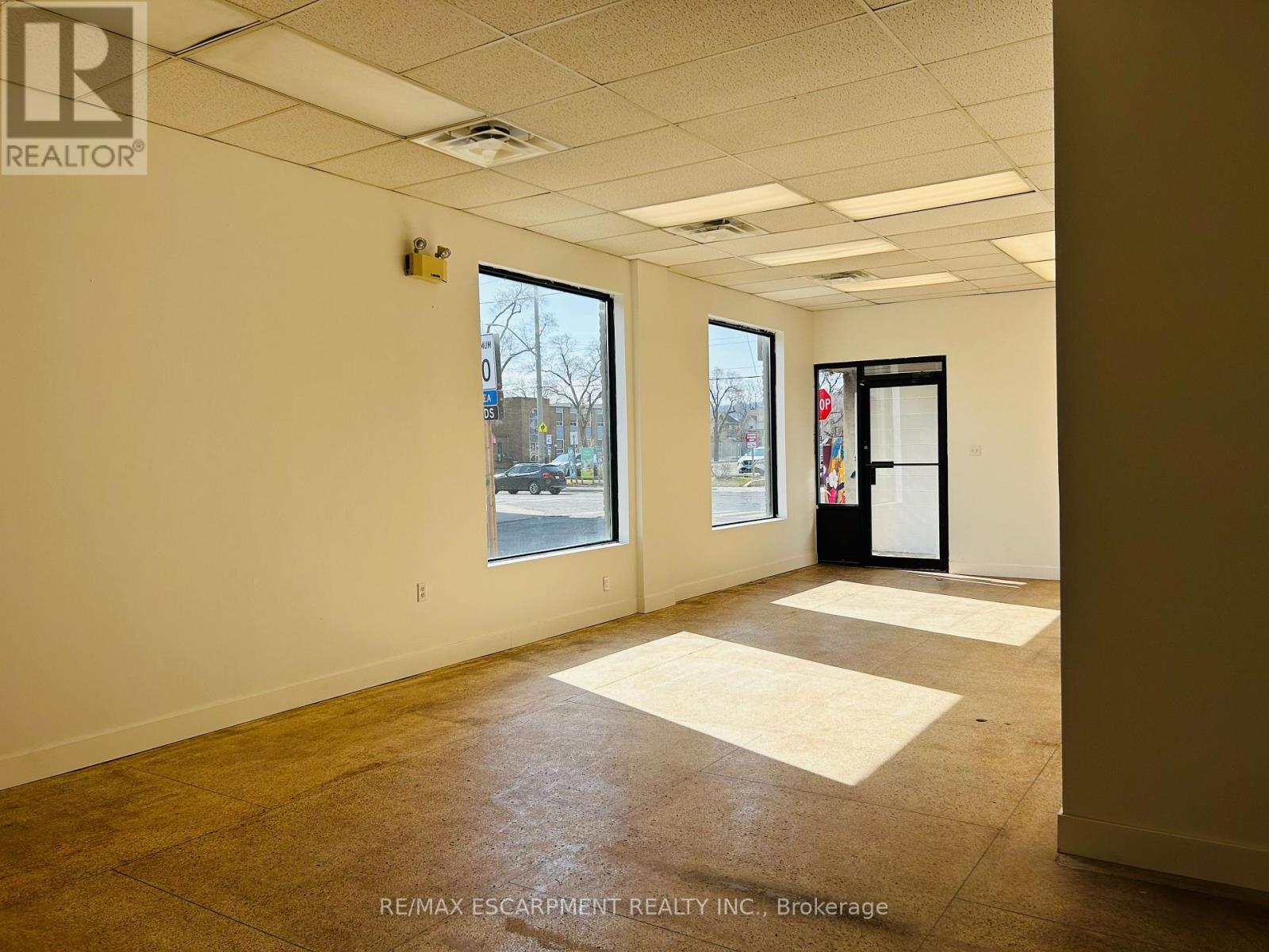 707 Barton Street E, Hamilton, ON