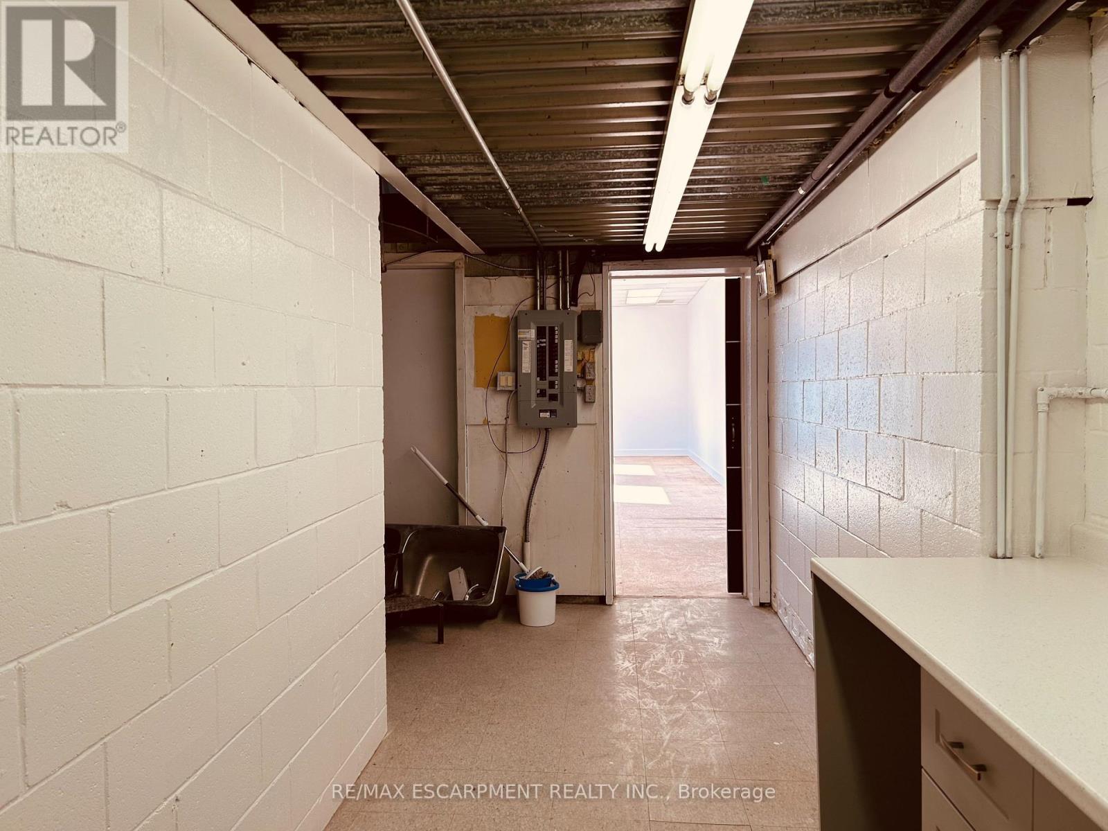 707 Barton Street E, Hamilton, ON