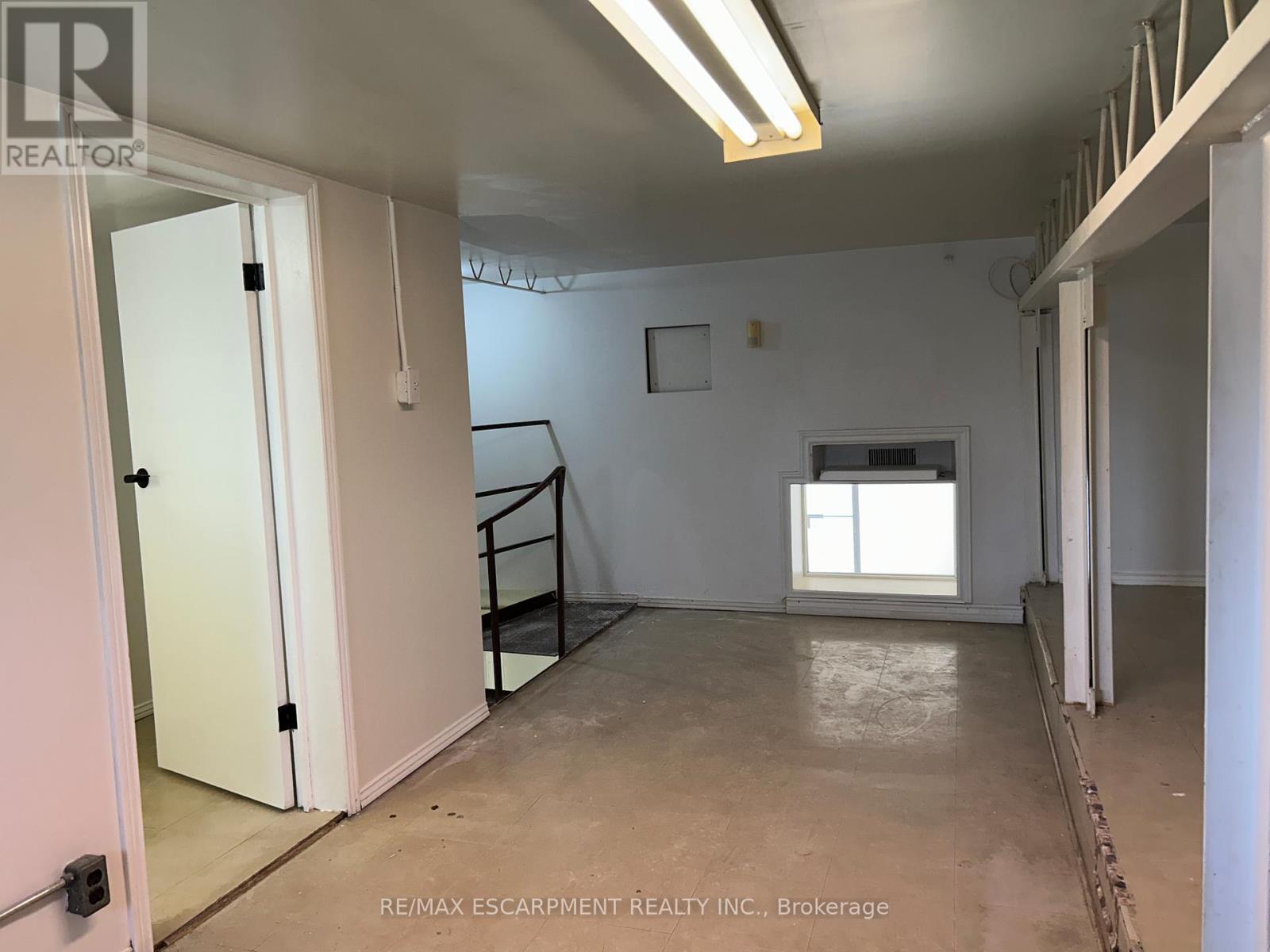 707 Barton Street E, Hamilton, ON