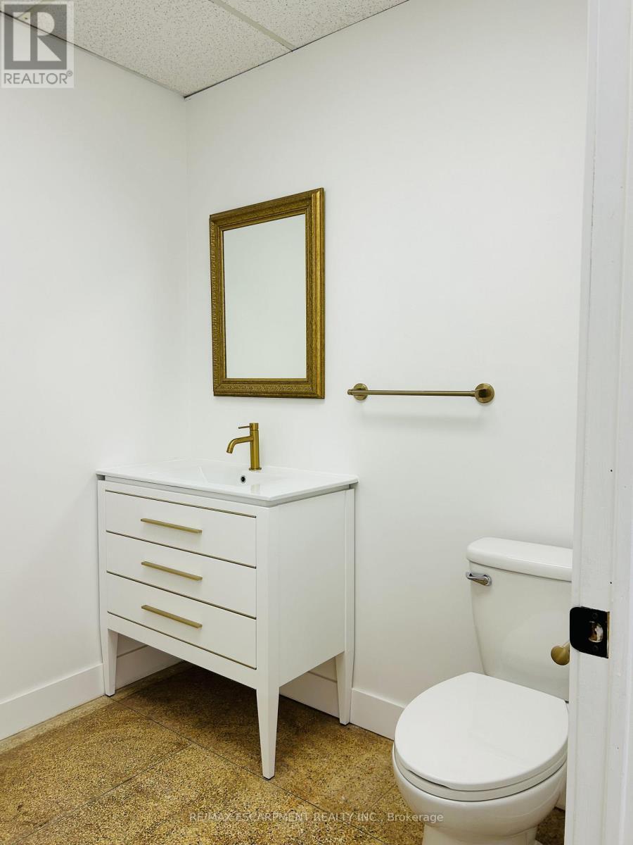 707 Barton Street E, Hamilton, ON