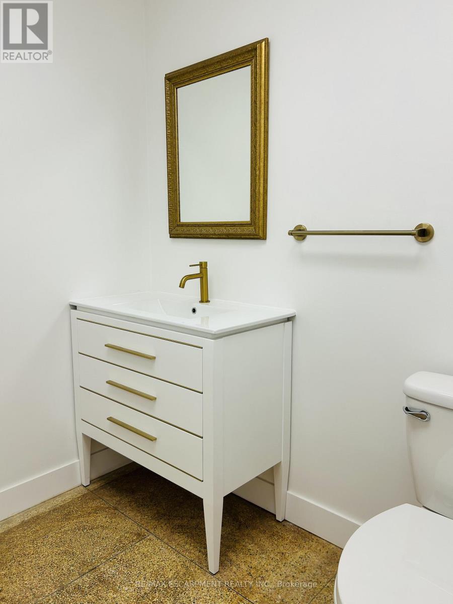 707 Barton Street E, Hamilton, ON