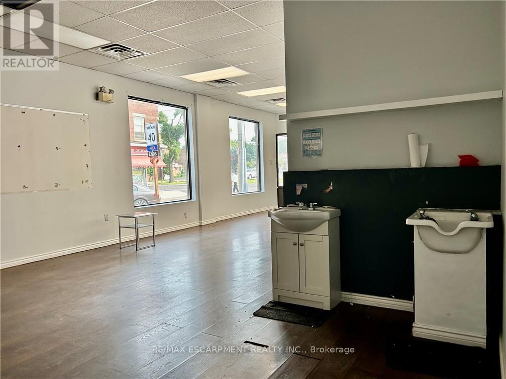 707 Barton Street E, Hamilton, ON