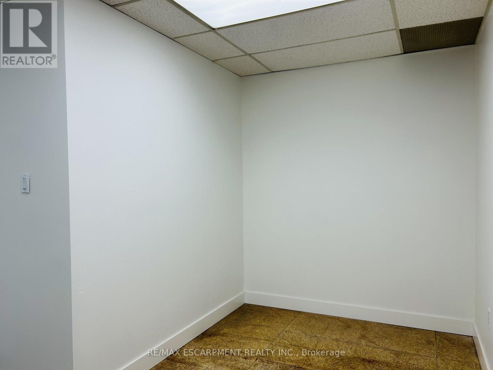 707 Barton Street E, Hamilton, ON