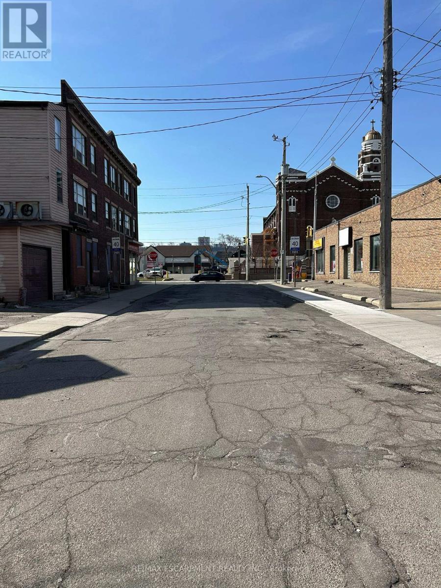 707 Barton Street E, Hamilton, ON