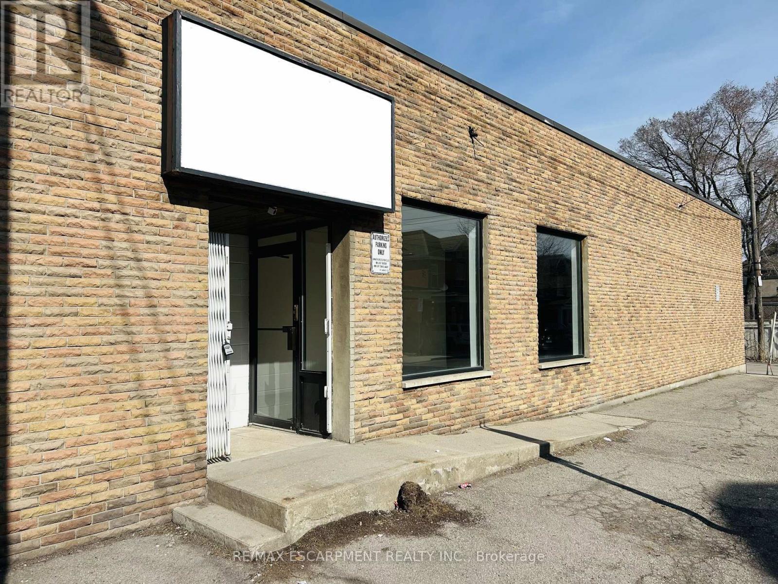 707 Barton Street E, Hamilton, ON