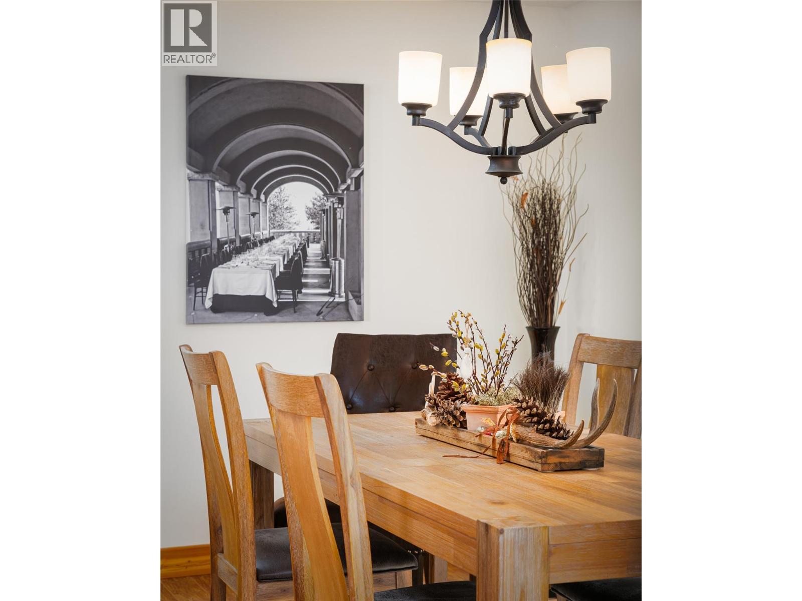 7470 3 Highway, Kitchener, BC - Indoor Photo Showing Dining Room