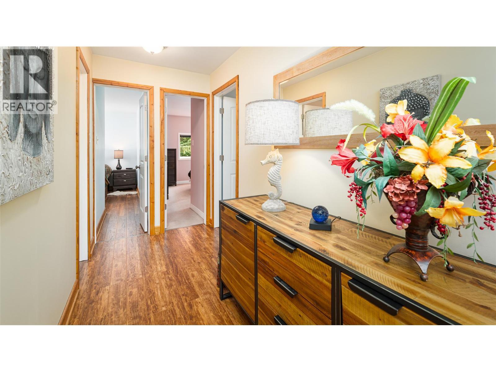 7470 3 Highway, Kitchener, BC - Indoor Photo Showing Other Room