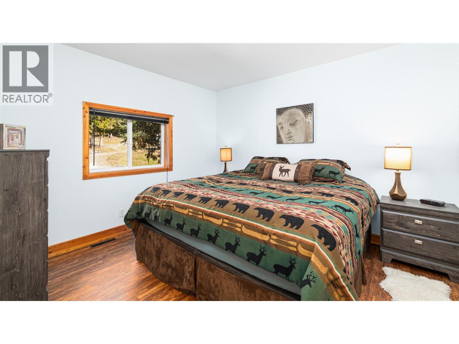 7470 3 Highway, Kitchener, BC - Indoor Photo Showing Bedroom