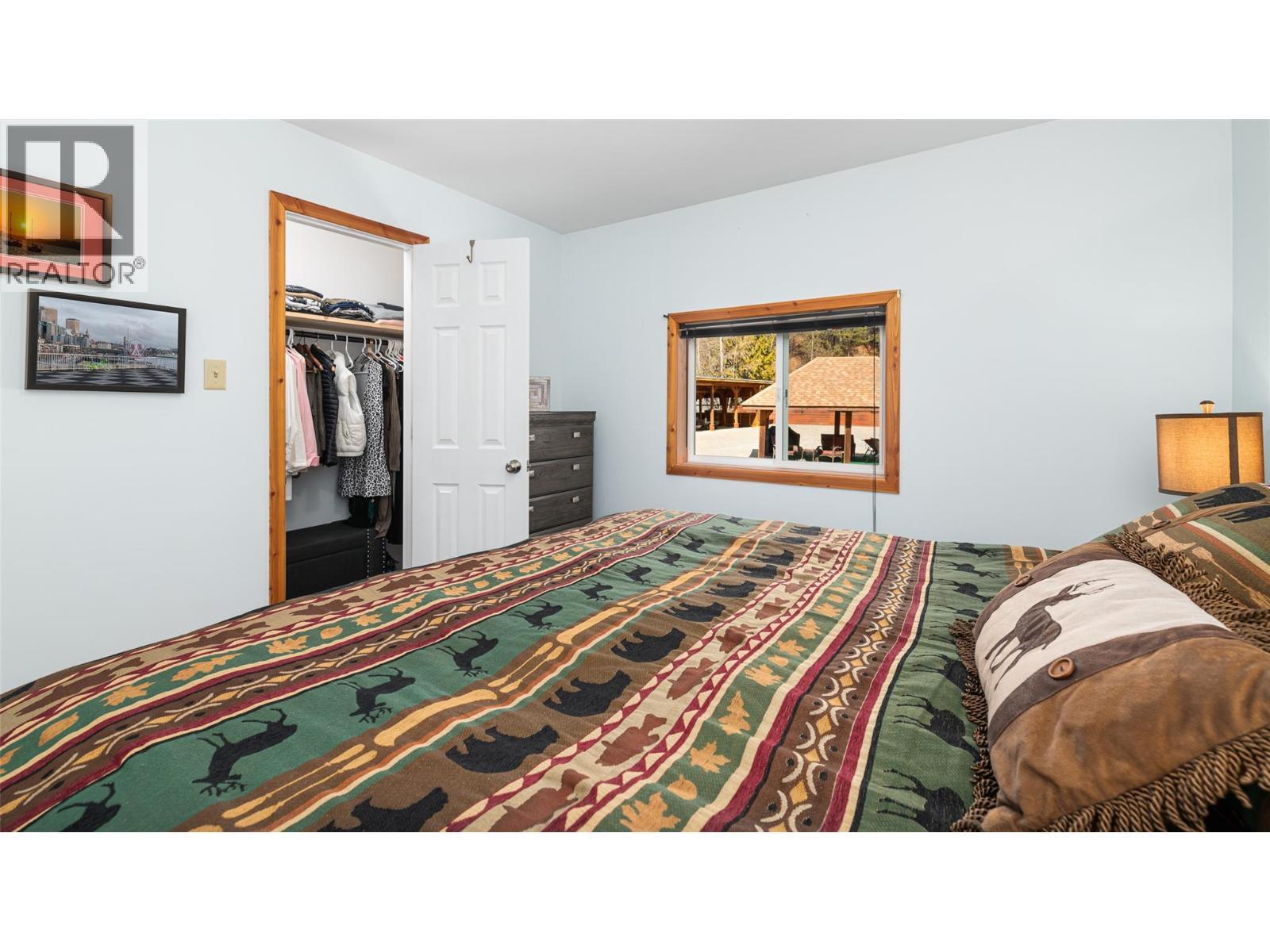 7470 3 Highway, Kitchener, BC - Indoor Photo Showing Bedroom