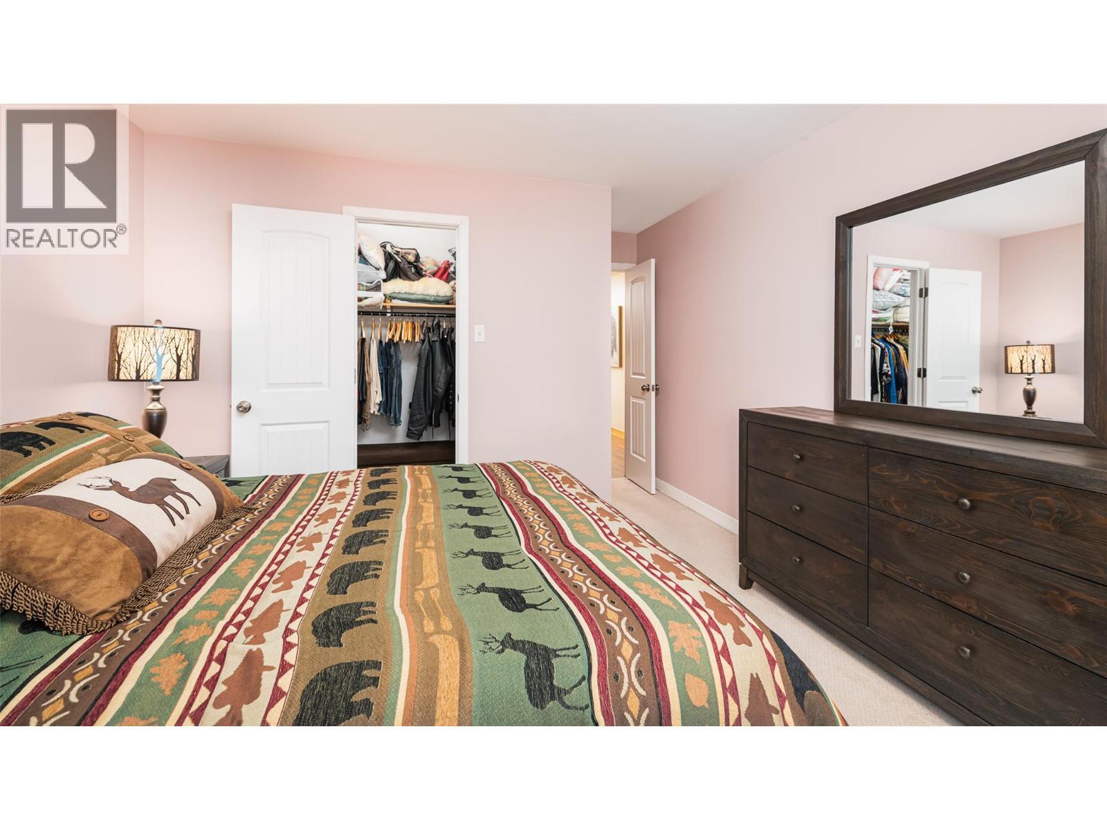 7470 3 Highway, Kitchener, BC - Indoor Photo Showing Bedroom